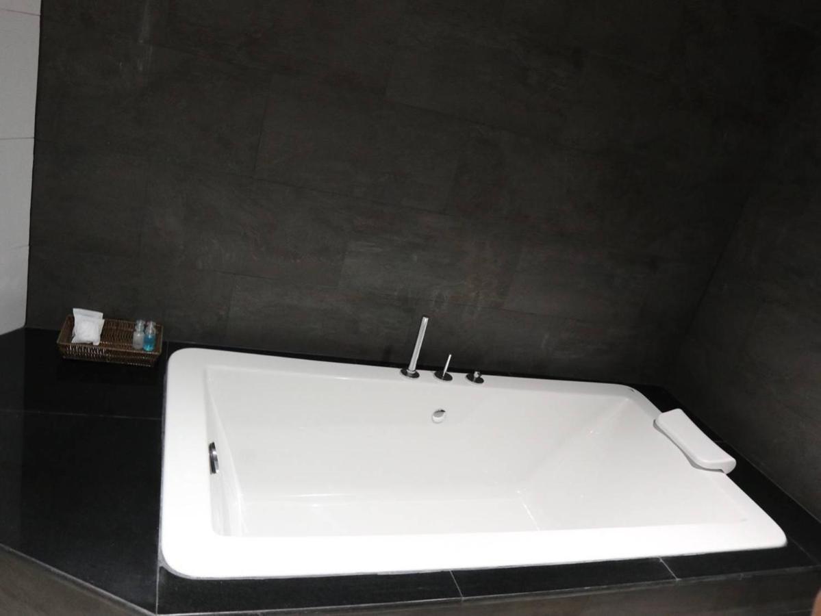 Srilamduan Hotel Sisaket Экстерьер фото